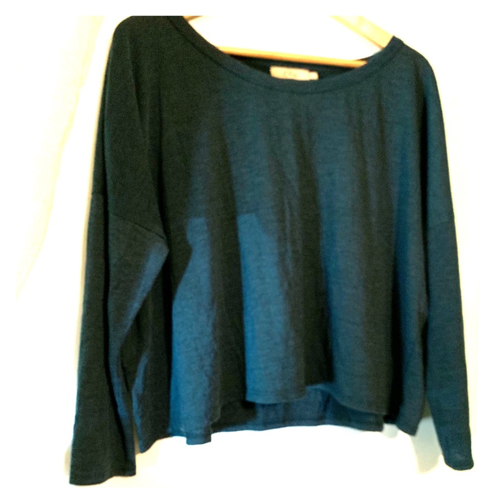 Elodie beautiful blue/green top with cutout